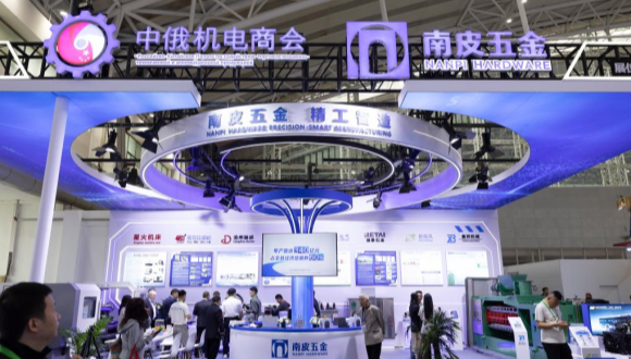 Xi Jinping und Wladimir Putin senden Glückwunschschreiben zu 10. chinesisch-russischen Expo                    Der chinesische Staatspräsident Xi Jinping und Russlands Präsident Wladimir Putin haben am Sonntag Glückwunschbotschaften zur Eröffnung der 10. chinesisch-russischen Expo in Harbin, Hauptstadt der nordostchinesischen Provinz Heilongjiang, übermittelt.
