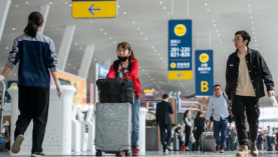 Anzahl der Flugreisen in China übersteigt im April 61 Millionen                    Chinas Zivilluftfahrtsektor verzeichnete im April 61,2 Millionen Passagierreisen, was einem Anstieg von 0,4 Prozent im Jahresvergleich entspricht, wie aus Daten der Zivilluftfahrtbehörde Chinas vom Donnerstag hervorgeht.