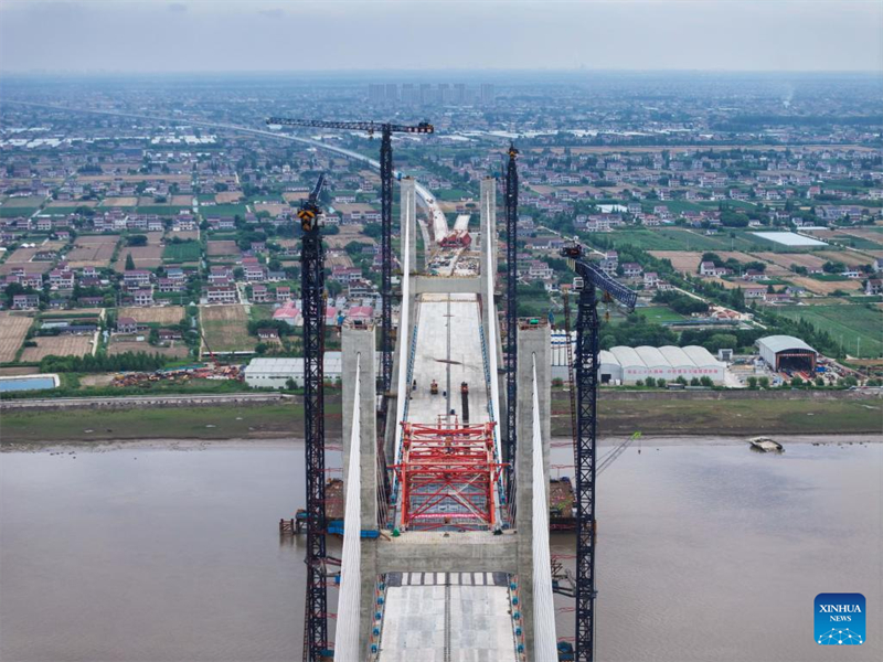 Chongqi-Straßen- und Eisenbahnbrücke in Ostchina erfolgreich fertiggestellt