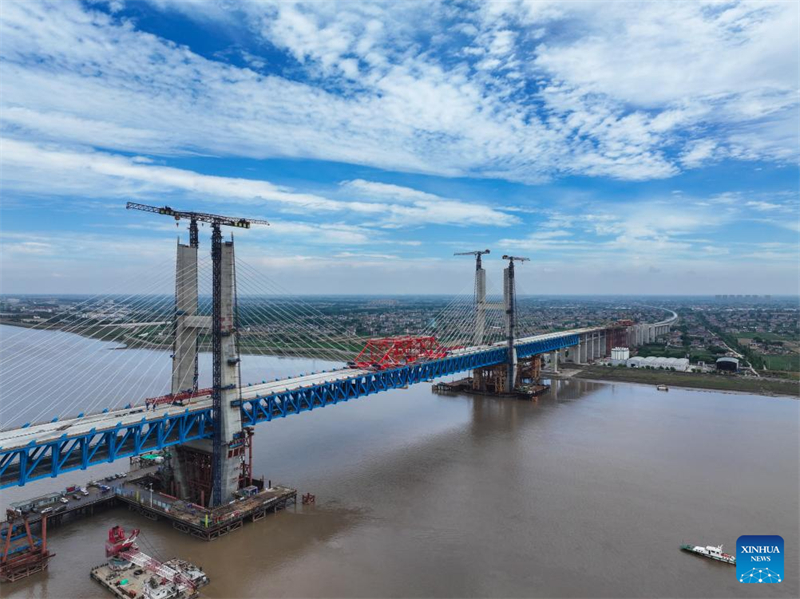 Chongqi-Straßen- und Eisenbahnbrücke in Ostchina erfolgreich fertiggestellt