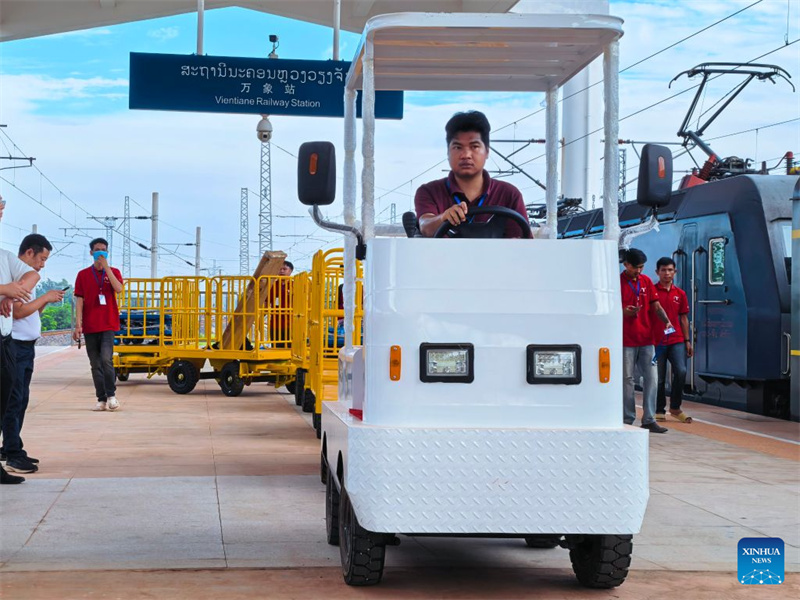 Gepäck- und Paketbeförderungsdienst startet auf laotischem Abschnitt der China-Laos-Bahnstrecke
