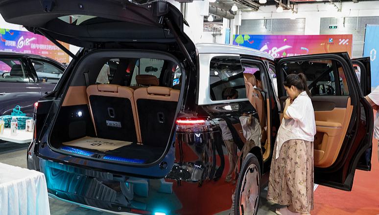 China sieht Autos als Hebel zur Ankurbelung des Konsums                    China hat am Dienstag eine Liste von 40 Pilotstädten für Initiativen zur Förderung des Automobilkonsums vorgestellt. Ziel ist es, unangemessene Beschränkungen abzubauen und neue Konsumszenarien zu schaffen, die Handel, Tourismus, Kultur und Sport miteinander verbinden.