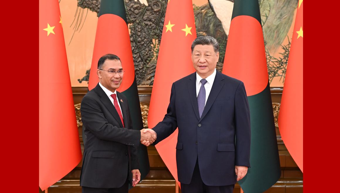 Xi Jinping: China bekräftigt Partnerschaft mit Bangladesch im Rahmen der Seidenstraßen-Initiative                    Der chinesische Staatspräsident Xi Jinping ist am Freitag in der Großen Halle des Volkes in Beijing mit dem Premierminister von Bangladesch, Tarique Rahman, zusammengetroffen.