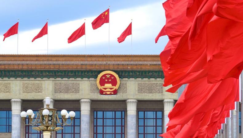 Xi Jinping leitet Sitzung zu Hochwasserschutz und Dürrehilfe                    Xi Jinping, Generalsekretär des Zentralkomitees der Kommunistischen Partei Chinas, hat am Dienstag eine Sitzung des Politbüros des ZK der KP Chinas geleitet, um Maßnahmen zum Hochwasserschutz und zur Dürrehilfe zu erörtern und zu koordinieren.