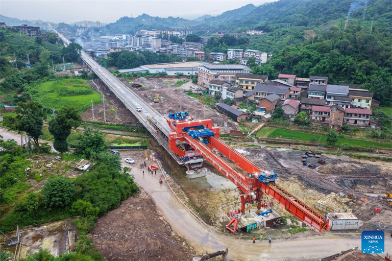 Montage der Kastenträger auf Hochgeschwindigkeitsstrecke Xi’an-Chongqing abgeschlossen
