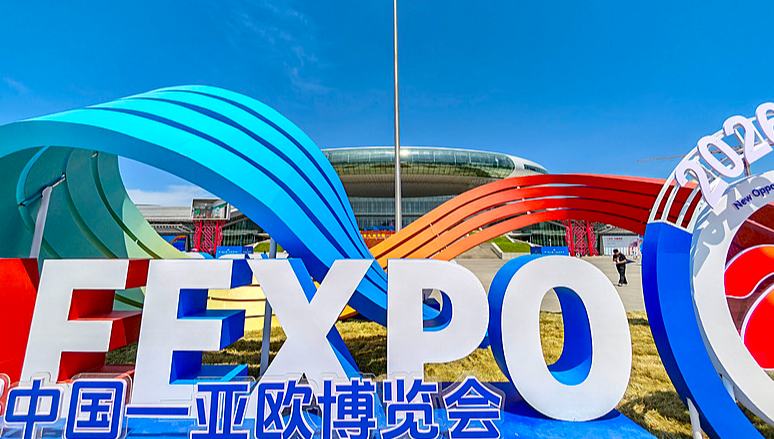 9. China-Eurasia-Expo geht mit Rekordbeteiligung zu Ende                    Die neunte China-Eurasia-Expo, die am Montag in Xinjiang zu Ende ging, erreichte hinsichtlich ihres Umfangs einen neuen Rekord, teilten die Organisatoren am Dienstag mit.