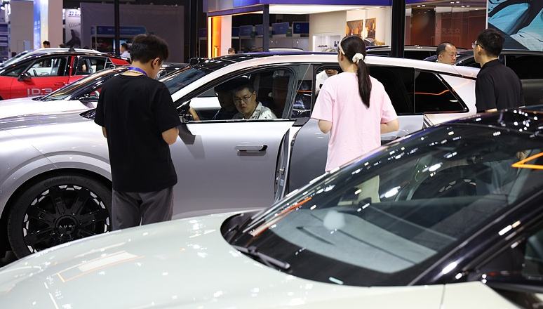Fortschrittliches intelligentes Fahren breitet sich auf Chinas E-Auto-Massenmarkt aus                    Fortschrittliche Smart-Driving-Funktionen, die einst nur in High-End-Elektrofahrzeugen zu finden waren, sind zunehmend in Modellen zu einem Preis von rund 100.000 Yuan (rund 14.700 US-Dollar) verfügbar, da chinesische Hersteller von New Energy Vehicles (NEVs) in den Massenmarkt vordringen.