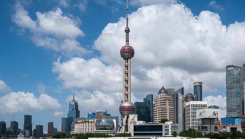 4.800 ausländische Unternehmen weiten ihr Engagement in China aus                    Wie auf einer Pressekonferenz des Informationsbüros des Staatsrats am Donnerstag bekannt gegeben wurde, bleibt China ein attraktives Ziel für ausländische Investitionen. Fast 4.800 ausländische Unternehmen bauten ihr Engagement in der ersten Hälfte dieses Jahres aus.