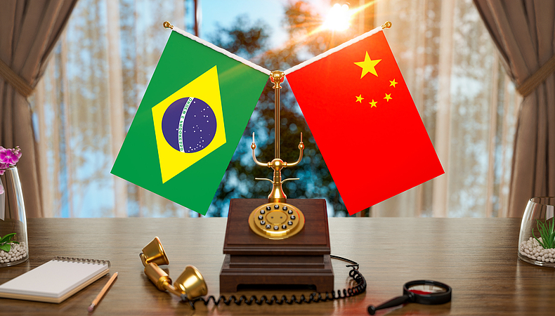 China will bilaterale und multilaterale strategische Zusammenarbeit mit Brasilien weiter stärken                    China ist bereit, die bilaterale und multilaterale strategische Zusammenarbeit mit Brasilien weiter zu stärken. Dies sagte der chinesische Staatspräsident Xi Jinping am Montag während eines Telefonats mit dem brasilianischen Präsidenten Luiz Inácio Lula da Silva.