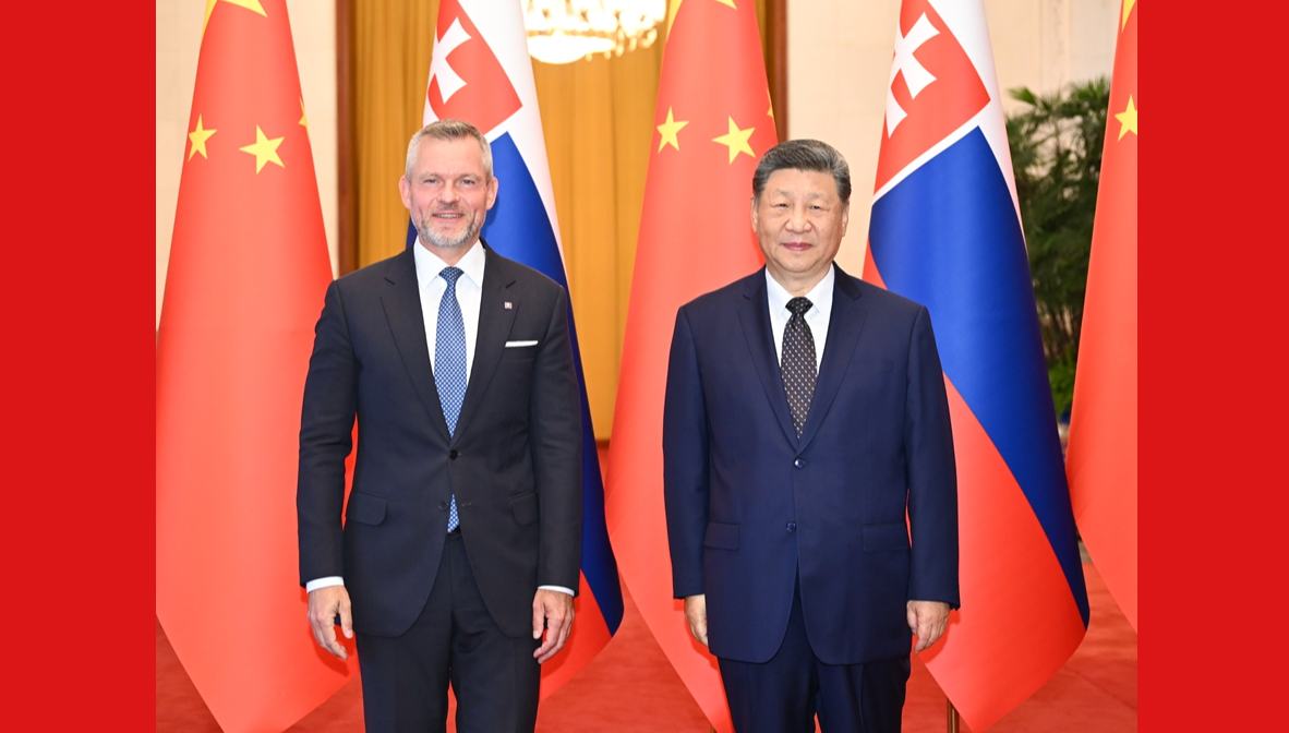 Xi Jinping empfängt slowakischen Präsidenten Peter Pellegrini                    Der chinesische Staatspräsident Xi Jinping hat am Dienstag den slowakischen Präsidenten Peter Pellegrini in der Großen Halle des Volkes in Beijing mit einer offiziellen Begrüßungszeremonie empfangen.