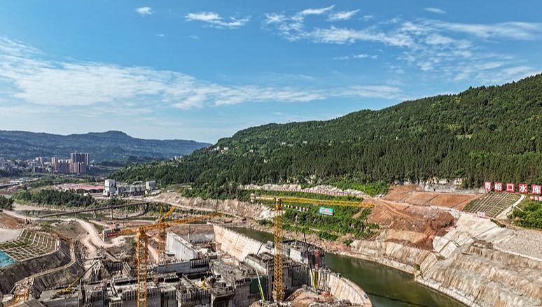 China setzt im ersten Halbjahr 2026 33.000 Wasserprojekte um                    Nach Angaben des Ministeriums für Wasserressourcen führte China im ersten Halbjahr 2026 landesweit 33.000 Projekte im Bereich der Wasserwirtschaft durch, wobei sich die Gesamtinvestition auf 515,1 Milliarden Yuan (rund 76 Milliarden US-Dollar) belief.