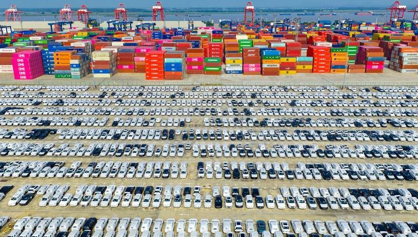 Mehr als nur ein Exportmotor: Die chinesische NEV-Industrie fördert die Entwicklung globaler Märkte                    In den großen chinesischen Häfen rollen in China hergestellte Elektrofahrzeuge ohne Unterbrechung auf Autotransporter, die Ziele auf der ganzen Welt ansteuern.