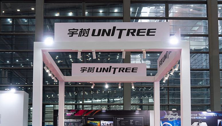 Unitree startet Börsengang in Shanghai                    Der chinesische Roboterhersteller Unitree Robotics hat am Montag den Zeichnungsprozess für seinen Börsengang am STAR Market, dem Technologie- und Innovationssegment der Shanghaier Börse, gestartet. Der Ausgabepreis liegt bei 150,80 Yuan RMB (rund 19 Euro) je Aktie. Auf dieser Basis wird Unitree mit rund 61 Milliarden Yuan RMB (etwa 7,8 Milliarden Euro) bewertet.