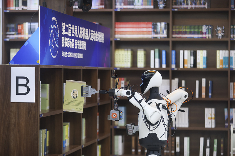 Roboter treten zum Thema „Bibliothek“ in Beijing gegeneinander an