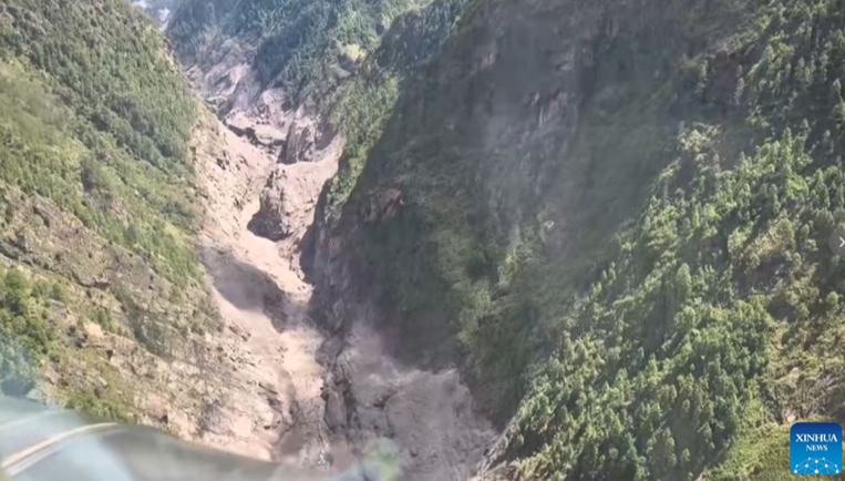 Xi Jinping weist Rettungsmaßnahmen nach Schlammlawine in Gyirong an                    Am Mittwoch gegen 10:30 Uhr sind infolge einer Schlammlawine im benachbarten Nepal mehrere Menschen im Kreis Gyirong der Stadt Xigaze im Autonomen Gebiet Xizang getötet, verletzt oder vermisst worden.