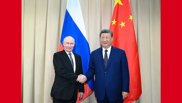 Xi Jinping trifft Putin in Bischkek                    Der chinesische Staatspräsident Xi Jinping hat sich am Montag in Bischkek mit seinem russischen Amtskollegen Wladimir Putin getroffen.
