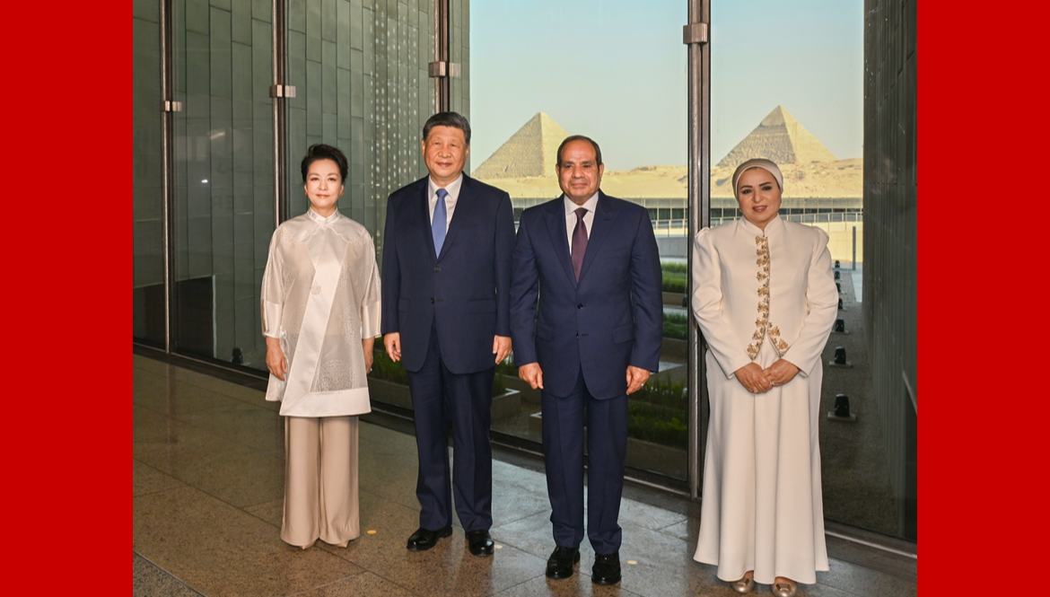 Xi Jinping und Peng Liyuan besichtigen das Große Ägyptische Museum                    Der chinesische Staatspräsident Xi Jinping und seine Ehefrau Peng Liyuan haben am Mittwoch gemeinsam mit dem ägyptischen Präsidenten Abd al-Fattah as-Sisi und dessen Ehefrau das Große Ägyptische Museum besichtigt.