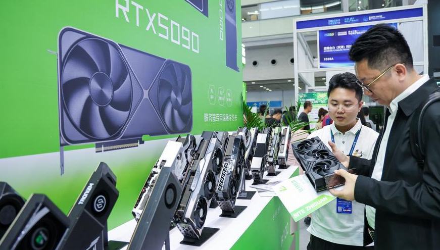 China veröffentlicht Fünfjahresplan für die elektronische Informationsindustrie                    China hat kürzlich einen Entwicklungsplan für die elektronische Informationsindustrie für den Zeitraum des 15. Fünfjahresplans (2026–2030) veröffentlicht, in dem dem Sektor eine Schlüsselrolle in der globalen Industrielandschaft zugeschrieben wird.