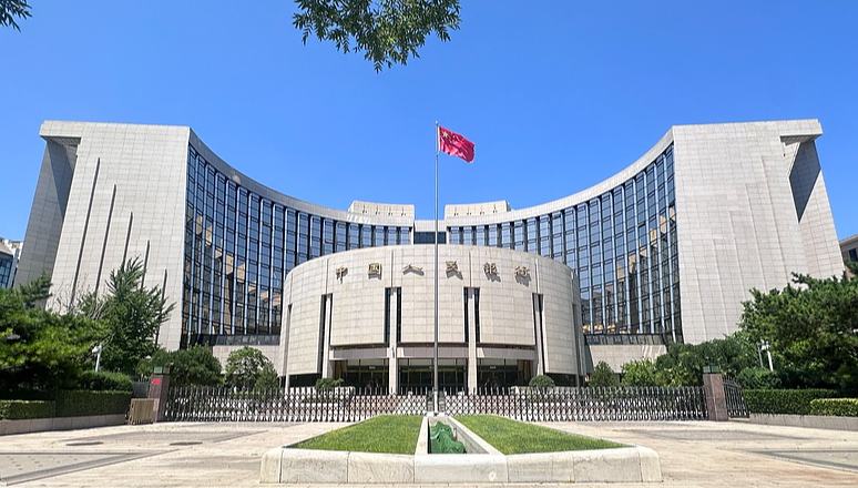 Chinas Zentralbank bekräftigt auf Symposium mit ausländischen Institutionen Öffnung des Finanzsektors auf hohem Niveau                    Die chinesische Zentralbank People's Bank of China (PBOC) kündigte am Montag auf einem Symposium mit ausländischen Finanzinstitutionen an, die Öffnung des Finanzsektors auf hohem Niveau weiter voranzutreiben.