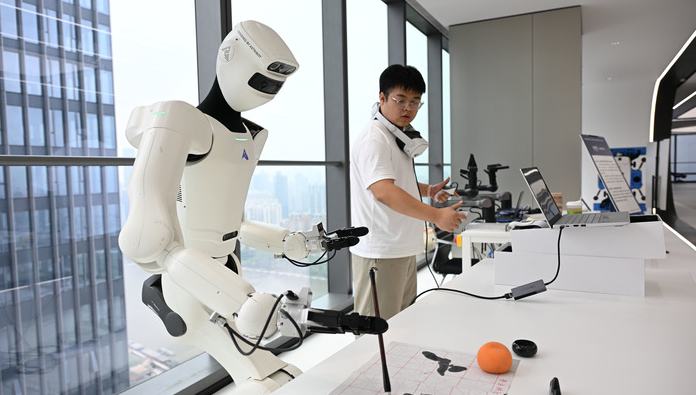 China führt KI-Trainingsräume ein, um den Boom humanoider Roboter voranzutreiben                    In China sind mittlerweile mehr als 140 Hersteller humanoider Roboter ansässig. Im Jahr 2025 lieferte das Land 14.400 humanoide Roboter aus. Das entspricht etwa acht von zehn weltweit ausgelieferten Einheiten.