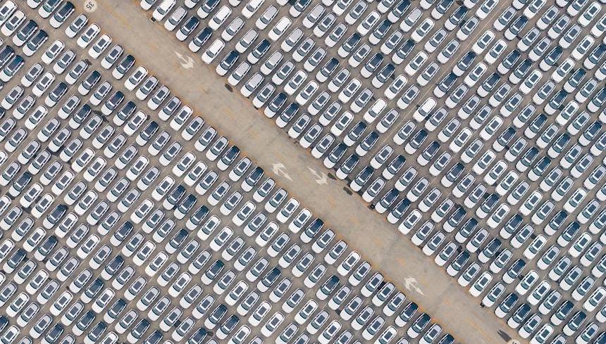China senkt Exportsteuerrückerstattung für NEVs zugunsten eines qualitativ hochwertigen Wachstums der Autoindustrie                    China gab am Montag bekannt, dass der Mehrwertsteuer-Rückerstattungssatz für exportierte New Energy Vehicles (NEVs) ab dem 1. April 2027 von 13 Prozent auf 9 Prozent gesenkt wird.