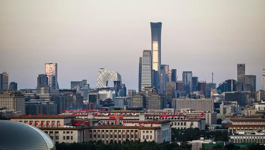 Globale Investoren setzen wegen zunehmender Unsicherheit auf China als Puffer                    Während die stark steigenden Renditen von Staatsanleihen in mehreren großen Volkswirtschaften Risiken für die Finanzstabilität erhöhen, gewinnt der chinesische Markt zunehmend an Attraktivität für Investoren, die angesichts der erhöhten Unsicherheit nach Diversifizierungsmöglichkeiten suchen.