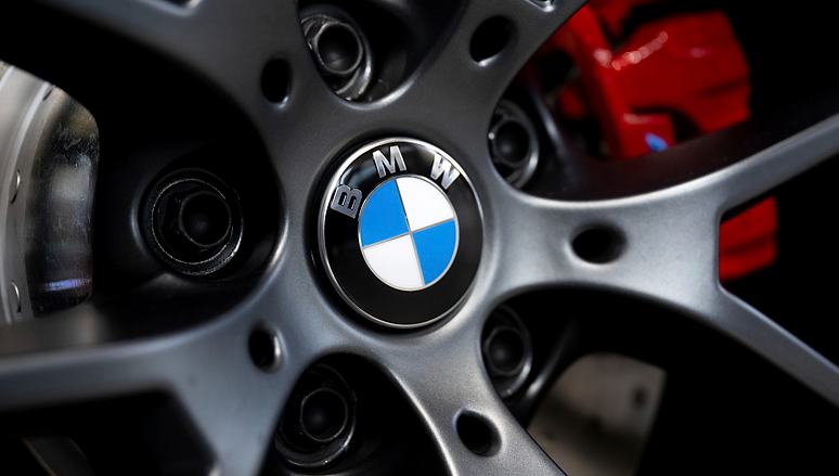 BMW nimmt Serienproduktion von Batterien der sechsten Generation im Nordosten Chinas auf                    Die BMW Group hat am Donnerstag in Shenyang, der Provinzhauptstadt von Liaoning im Nordosten Chinas, die Serienproduktion ihrer Hochspannungsbatterien der sechsten Generation offiziell gestartet. Dies ist ein wichtiger Schritt in der Elektrifizierungs- und Lokalisierungsstrategie des Unternehmens in China.
