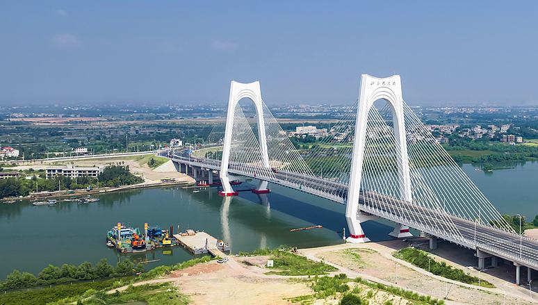 Pinglu-Kanal schlägt seit seiner Eröffnung über eine Million Tonnen Fracht um                    Der Pinglu-Kanal im südchinesischen Autonomen Gebiet Guangxi der Zhuang-Nationalität hat seit seiner Öffnung für die Schifffahrt am 16. September mehr als eine Million Tonnen Fracht umgeschlagen, teilte die Beibu Gulf Port Group am Montag mit.