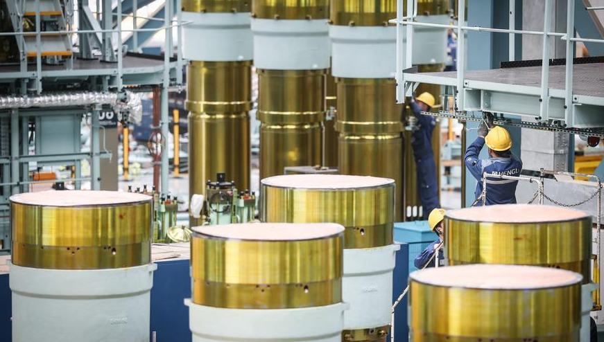 China veröffentlicht Fünfjahresplan zur Stärkung der industriellen Basis und zur Modernisierung der Fertigungsindustrie                    China hat am Donnerstag einen Fünfjahresplan veröffentlicht, um die Modernisierung seiner industriellen Basis zu beschleunigen. Damit will China seine Position als innovationsgetriebene Industriemacht weiter ausbauen.