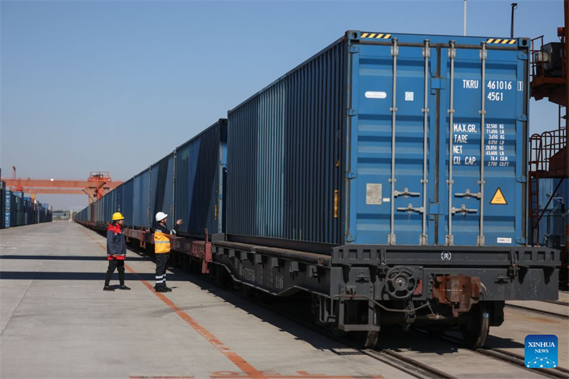 Landkorridor gewinnt an Bedeutung: Zahl der Güterzugfahrten zwischen China und Europa übersteigt 140.000