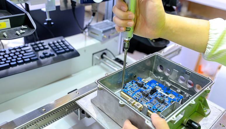Elektronik und Hightech-Fertigung sorgen für zweistelliges Gewinnwachstum in der chinesischen Industrie                    Das robuste Wachstum der Elektronikindustrie und der Hightech-Fertigung trug dazu bei, dass die Gewinne der großen chinesischen Industrieunternehmen in den ersten neun Monaten des Jahres 2026 zweistellig stiegen, wie offizielle Daten am Dienstag zeigen.